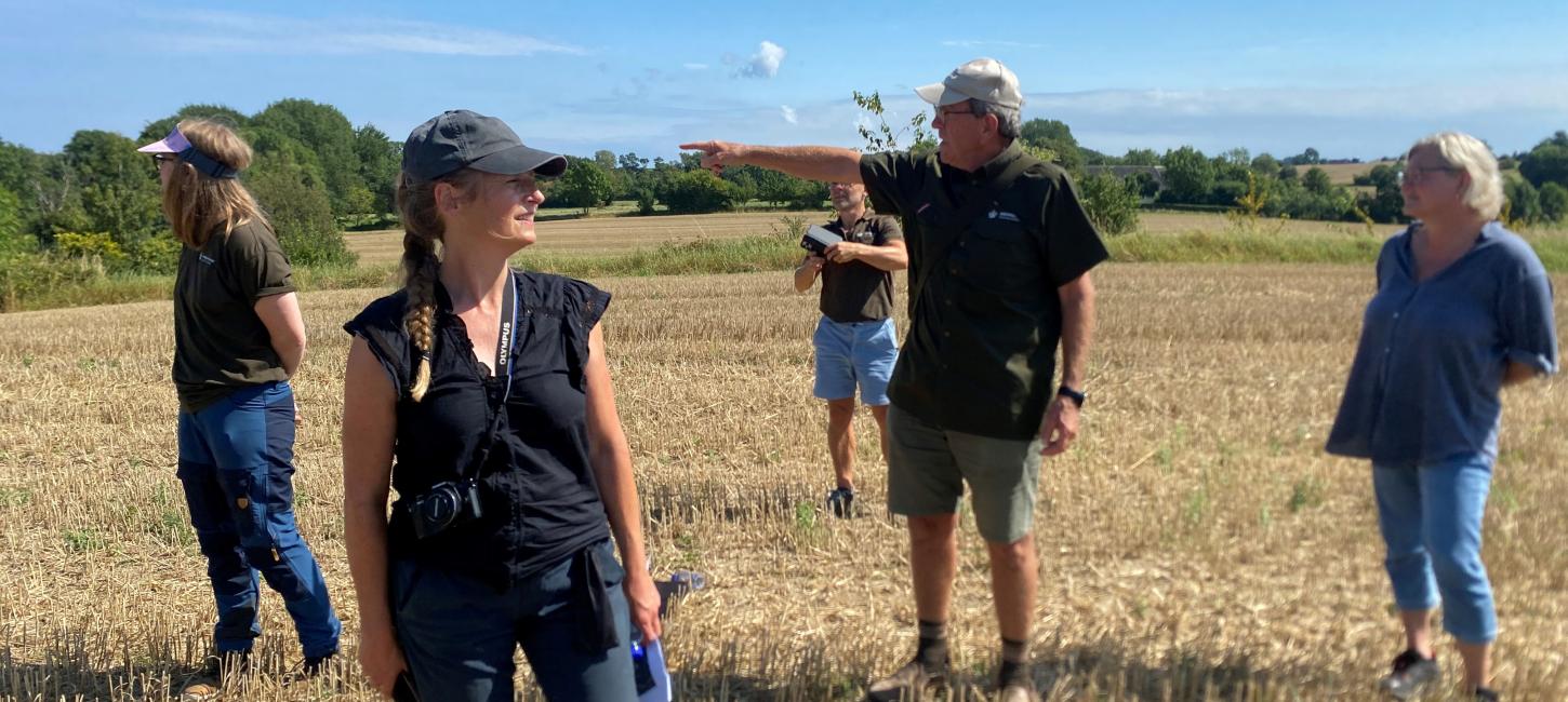 Camilla Berner stående forrest i billedet med repræsentanter fra Naturstyrelsen og Ærø Kommune bagved